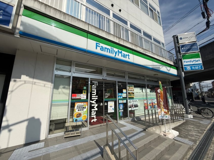 ファミリーマート茨木竹橋町店(コンビニ)まで700m ヤンディ－Ⅱ