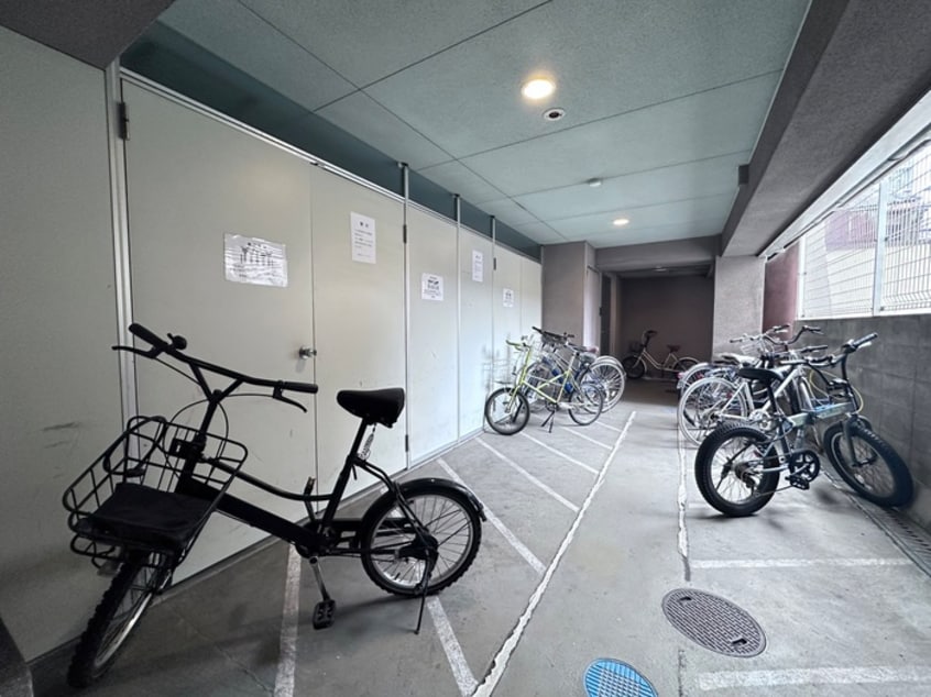バイク置き場 ジェイ・プライド四条烏丸