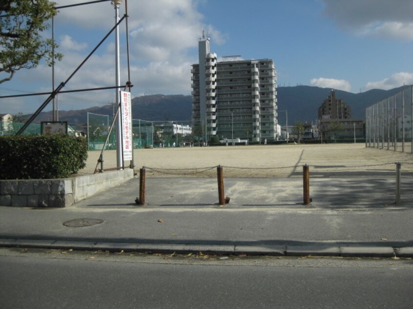 吉田春日公園(公園)まで450m ディバージョン島の内