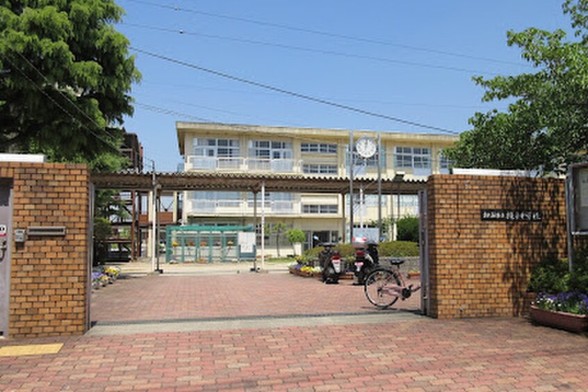 東大阪市立縄手中学校(中学校/中等教育学校)まで600m 上六万寺町9-12貸家