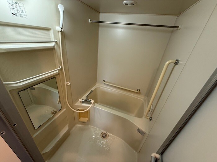 バス／シャワールーム等 アヴニ－ル出戸