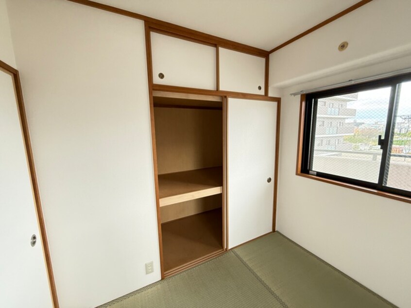 収納 アヴニ－ル出戸