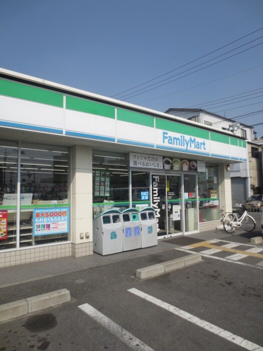 ファミリーマート下馬伏(コンビニ)まで674m グランドハイツ小野