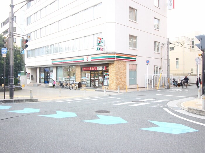 セブン-イレブン 阪急岡町駅前店(コンビニ)まで580m マンションペイサ－ジュ
