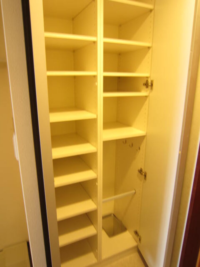 靴箱 コンソラ－レ上町台Ⅱ