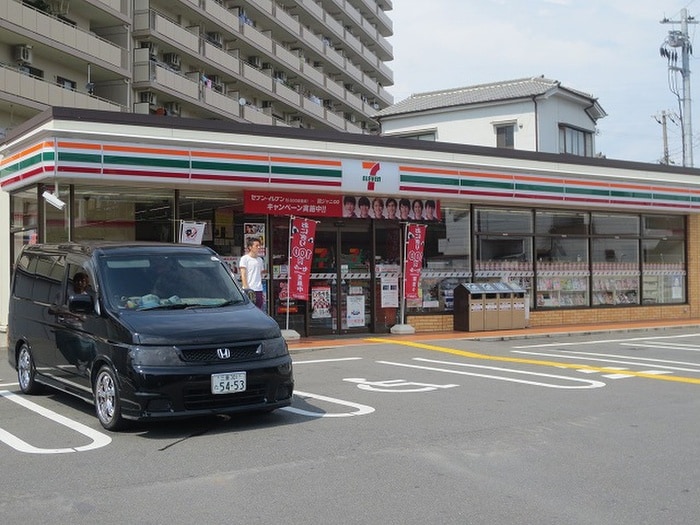 セブンイレブン守口梶町1丁目店(コンビニ)まで198m コムズスクエア向島