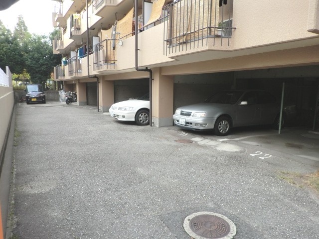 駐車場 コ－ポラス摂津南棟