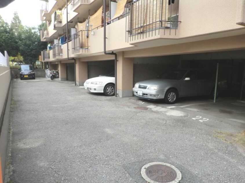 駐車場 コ－ポラス摂津南棟