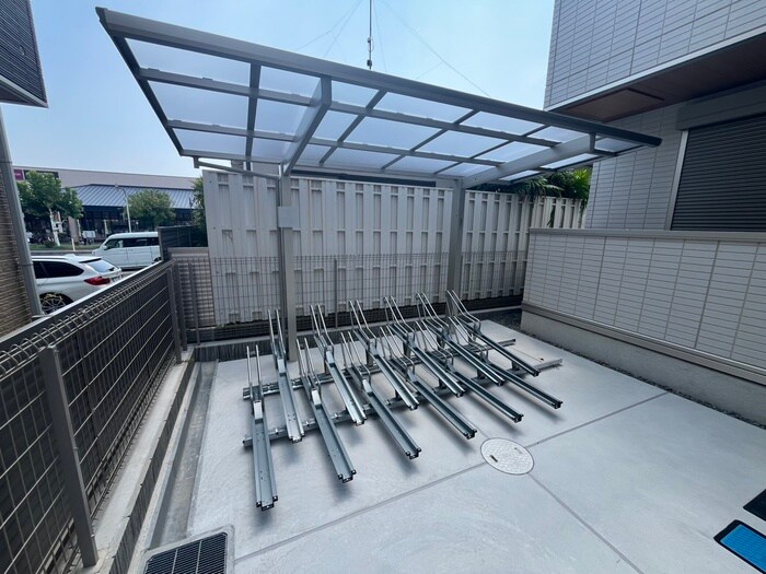 駐輪場 ラ・メゾン三保町