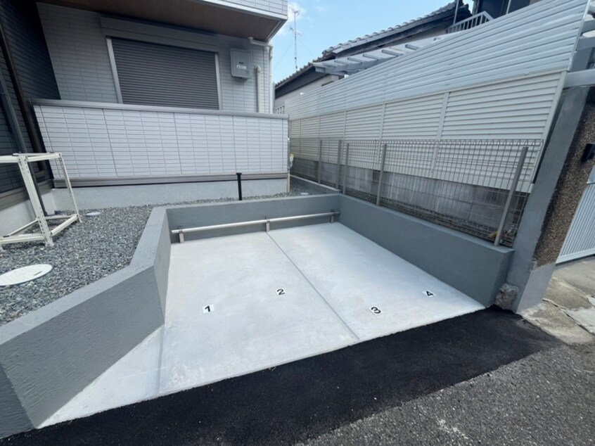 バイク置き場 ラ・メゾン三保町