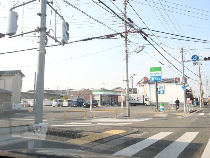 ファミリーマート(コンビニ)まで350m ＧＡＲＤＥＮ泉