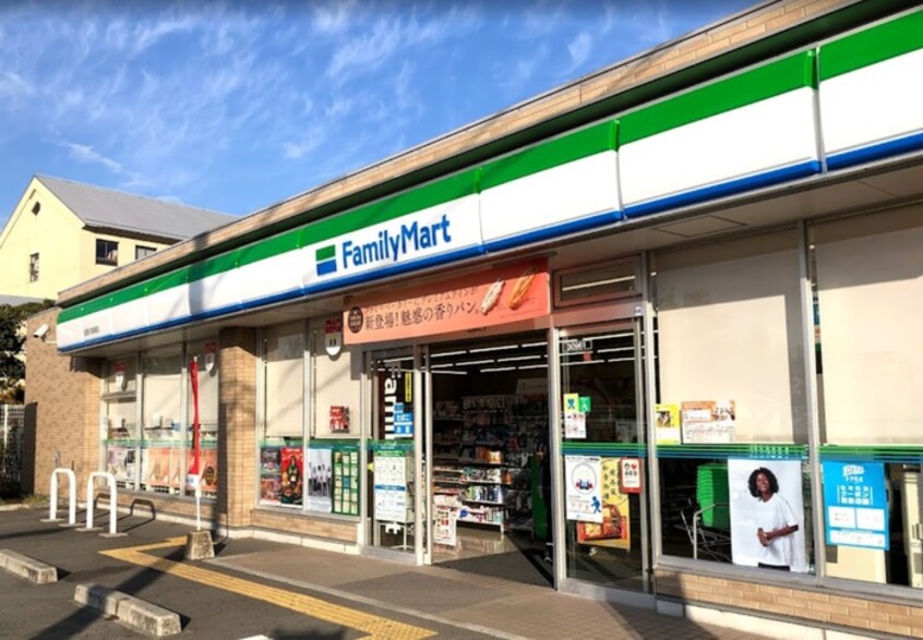 ファミリーマート(コンビニ)まで600m プラムツリー EAST