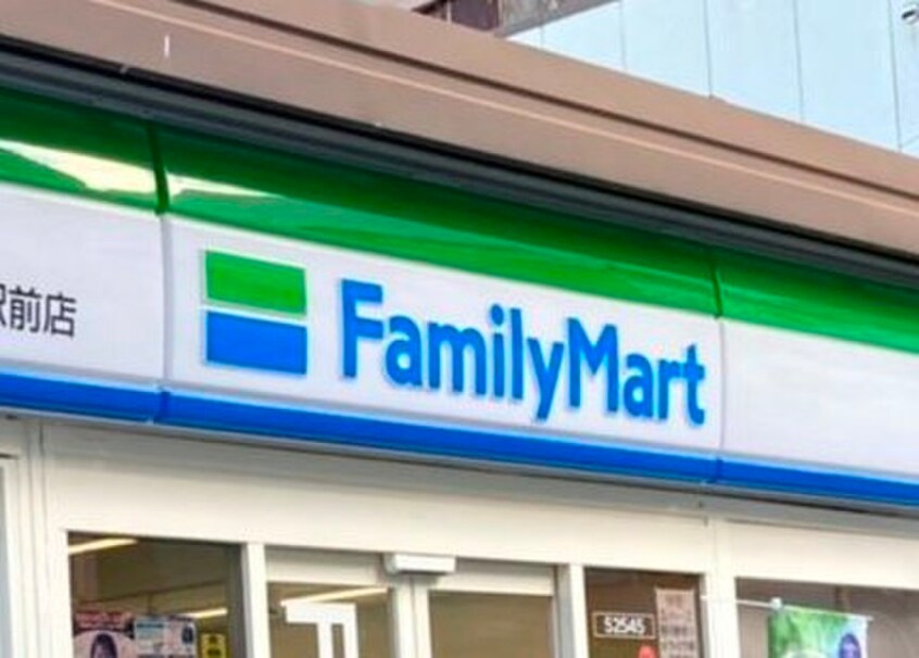 ファミリーマート北田辺駅前店(コンビニ)まで180m メゾンイースト