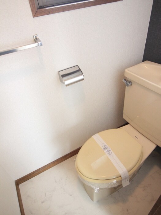 トイレ メゾンド中新開