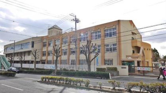 本山第三小学校(小学校)まで950m 甲南山手ハイツ