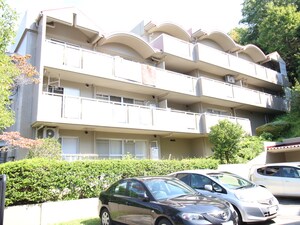 ｲｰｽﾄ･ｱﾍﾞﾆｭｰ箕面おのはら6号棟