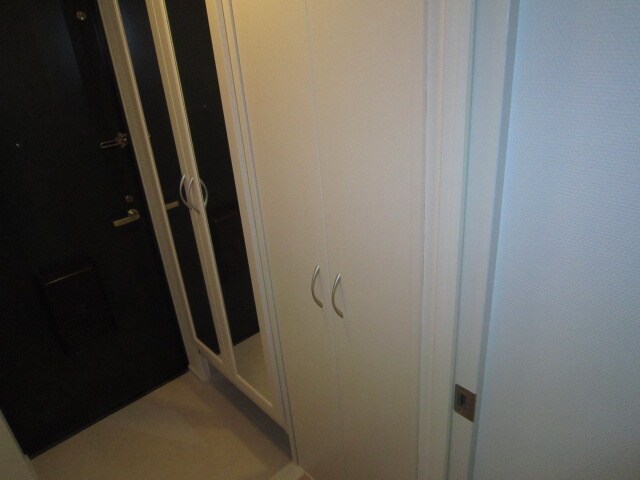 玄関 ヴァンベ－ル服部