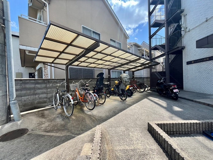 駐輪場 シャルレ一番館