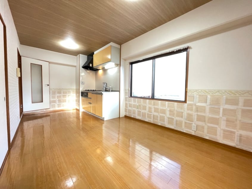 居室 シャルレ一番館