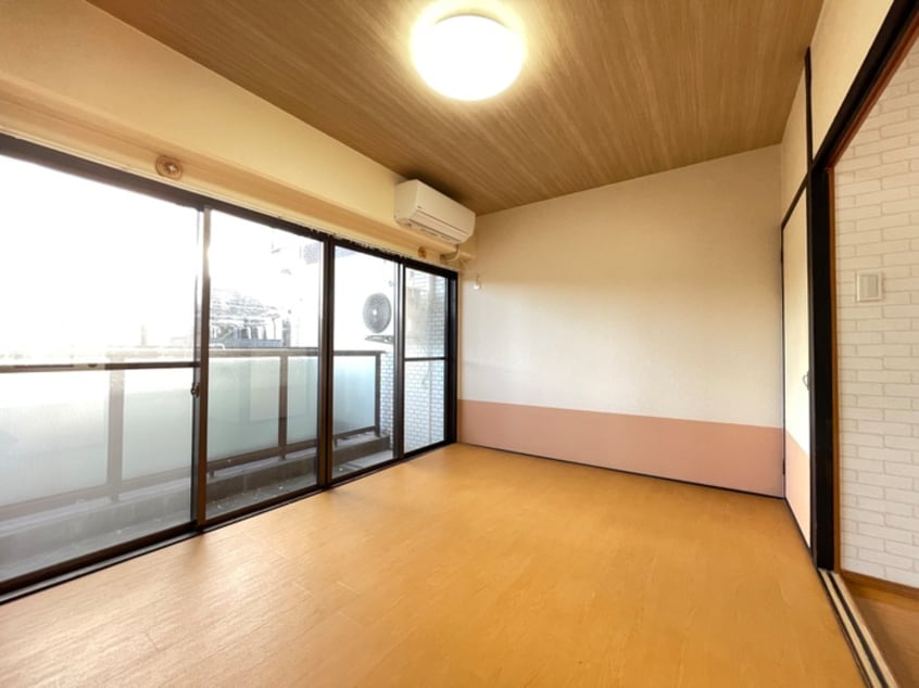 居室 シャルレ一番館