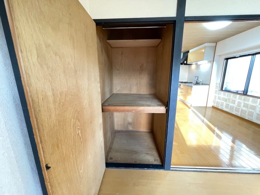 収納 シャルレ一番館