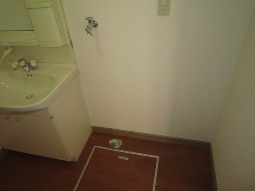 洗濯機置場 グリ－ンガ－デン８号棟