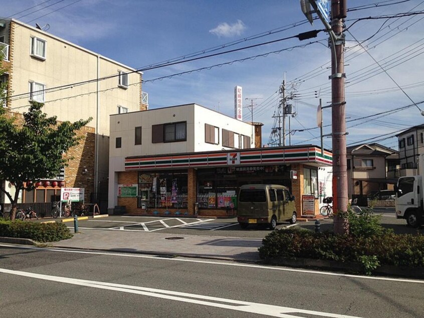 セブンイレブン尼崎食満7丁目店(コンビニ)まで60m ドミ－ル園田