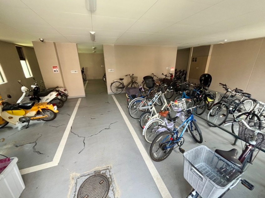 駐輪場 レフィナ－ド