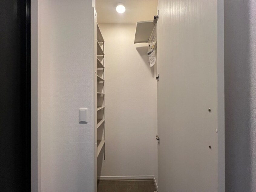 靴箱 クレ・ドゥ・ボヌール エム