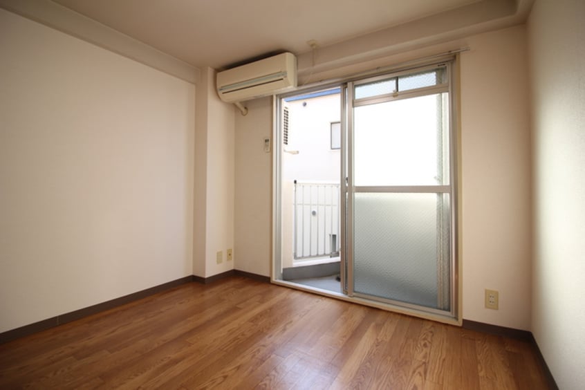 居室 コ－ナンコ－トド－ル