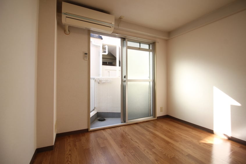 居室 コ－ナンコ－トド－ル