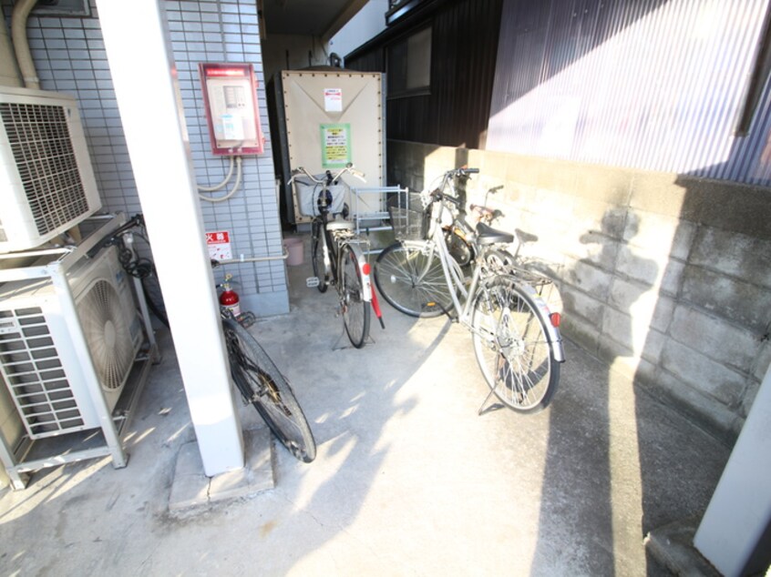 駐輪場 北本町ビル