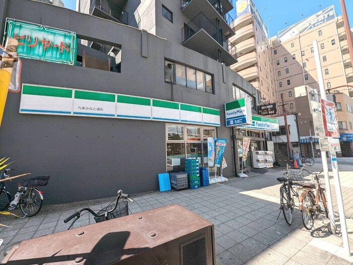 ファミリーマート(コンビニ)まで56m エグゼリエみなと通り