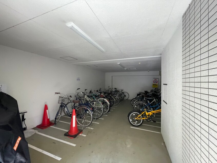 駐輪場 リップル上本町