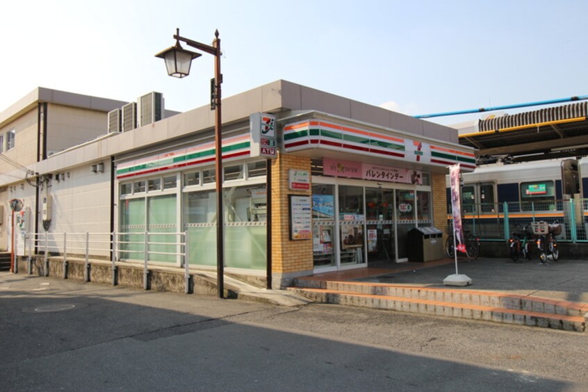 コンビニ(コンビニ)まで110m シャルル四条畷駅前