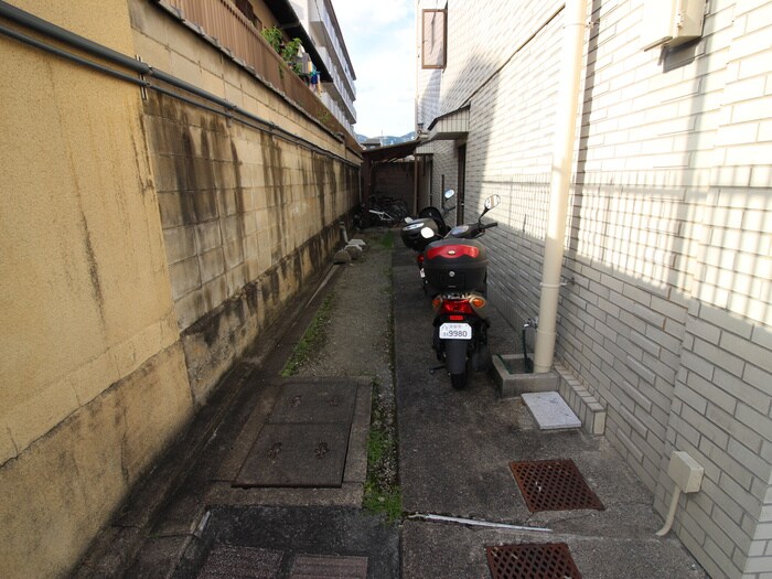 バイク置き場 ジャンベル嵯峨野