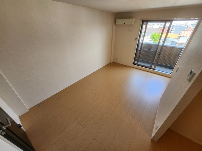 居室 ワイ・ワイ・ヒマワリ