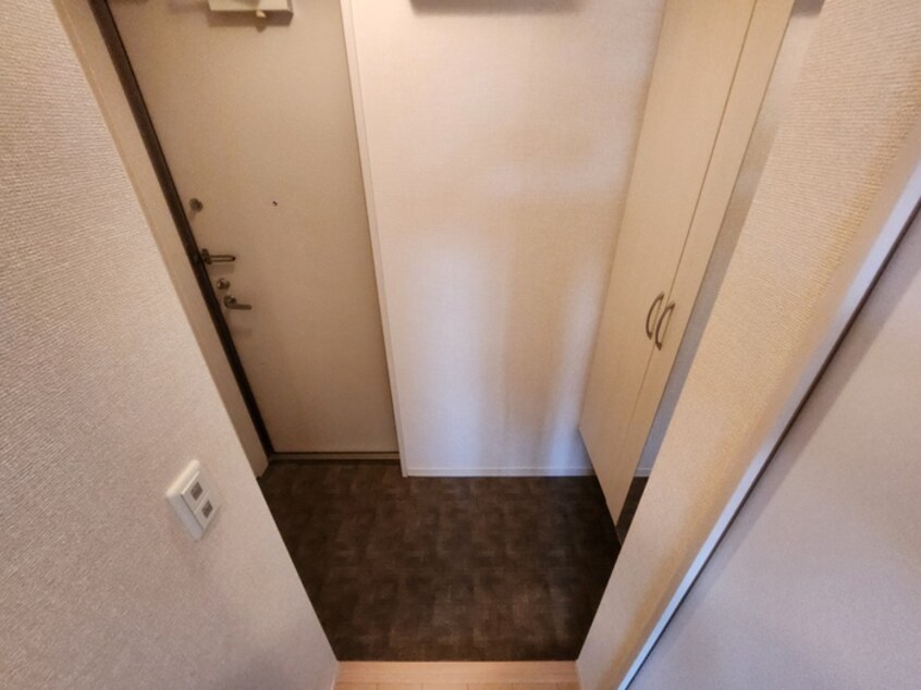 玄関 ワイ・ワイ・ヒマワリ