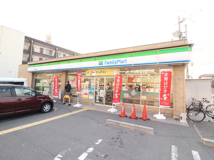 ファミリーマート摂津庄屋店(コンビニ)まで450m ワイ・ワイ・ヒマワリ