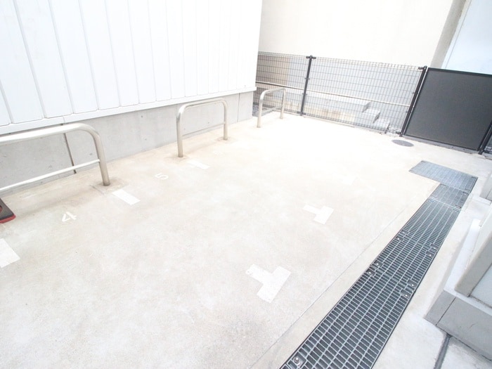 バイク置き場 アートアルテール(1701)