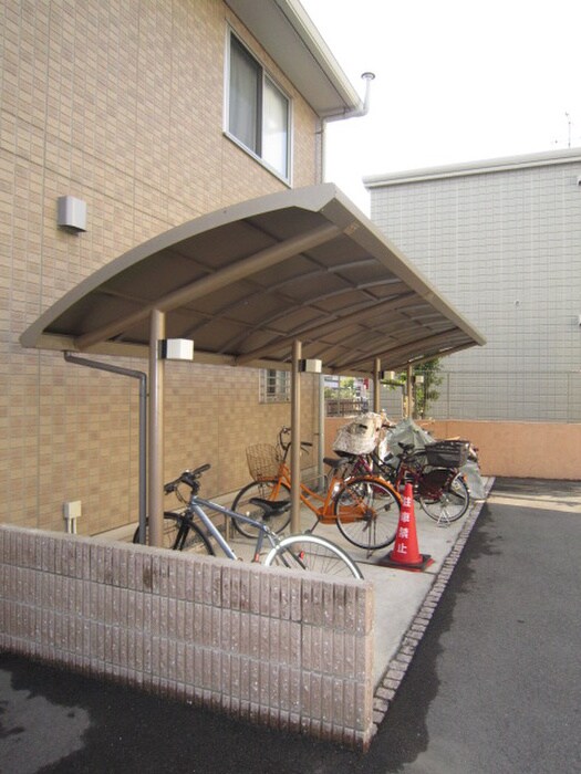 駐輪場 メゾン・二田