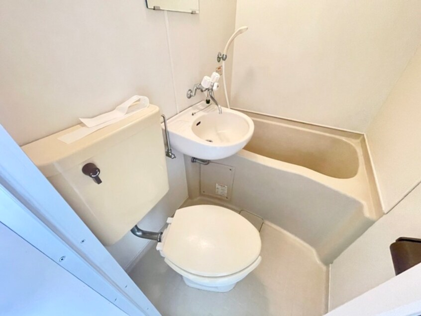 トイレ ＡＸＩＡ西村