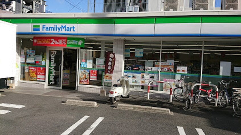 ファミリーマート摂津正雀駅前店(コンビニ)まで150m グラッド正雀