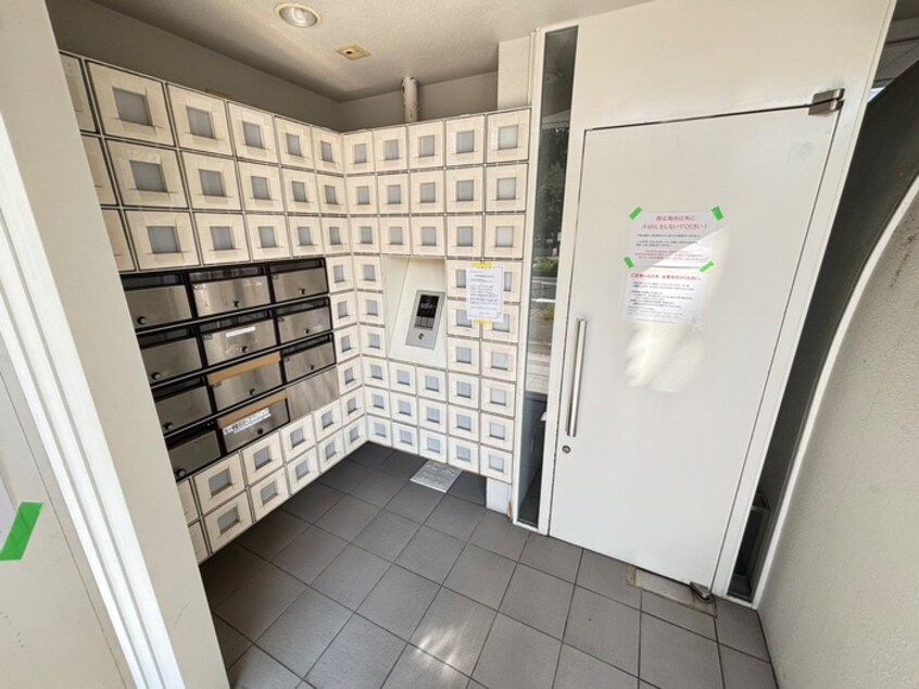 エントランス部分 クレスト松ヶ崎