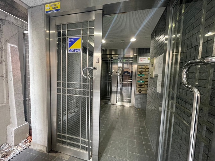 エントランス部分 クロッシングヴィラ悲田院