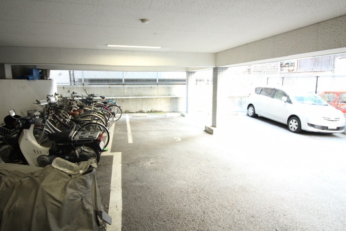 駐車場 クロッシングヴィラ悲田院