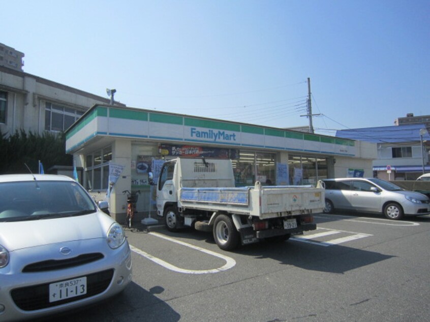 ファミリーマート菊水通2丁目店(コンビニ)まで450m 守口市大宮通２丁目テラスハウス