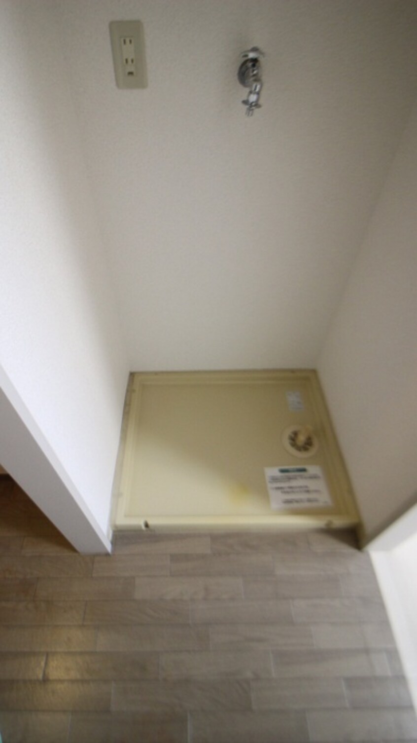 洗濯機置場 コモド高浜