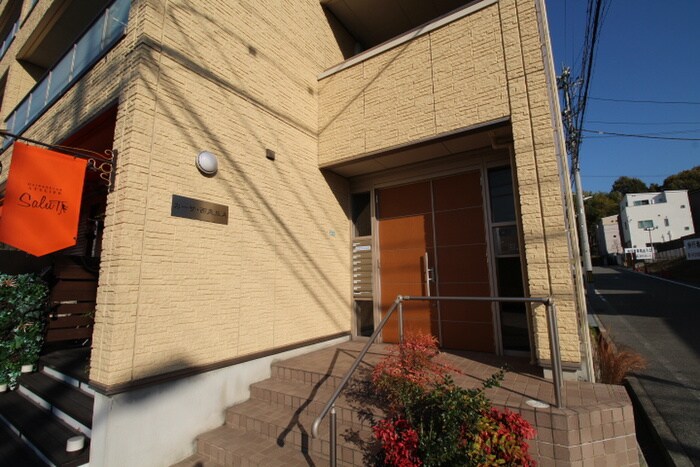 エントランス部分 カーサ・西泉丘A棟