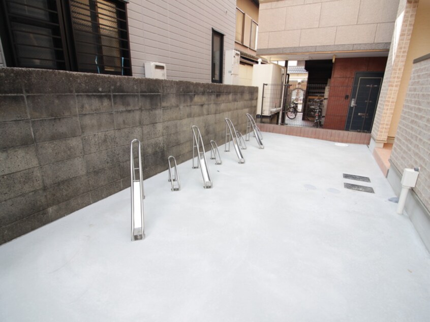 駐輪場 ＣＲＯＵＤ甲子園里中町